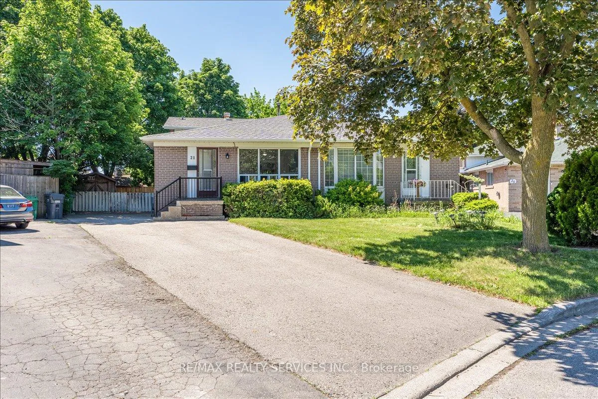Photo 3 of 21 Welbeck Drive, Brampton, Northwood Park — HOMEH