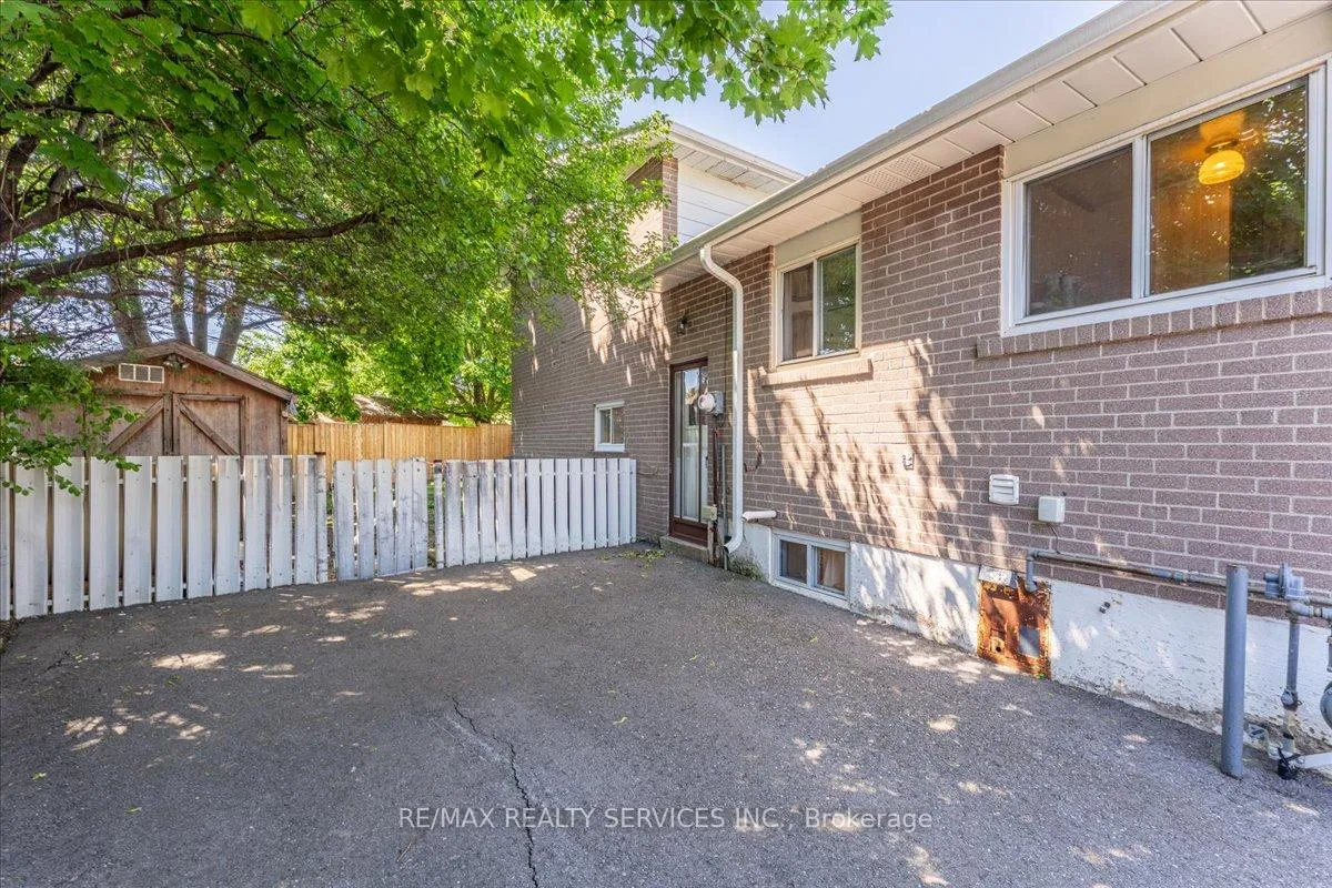 Photo 5 of 21 Welbeck Drive, Brampton, Northwood Park — HOMEH