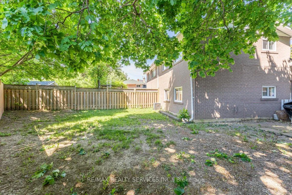 Photo 35 of 21 Welbeck Drive, Brampton, Northwood Park — HOMEH
