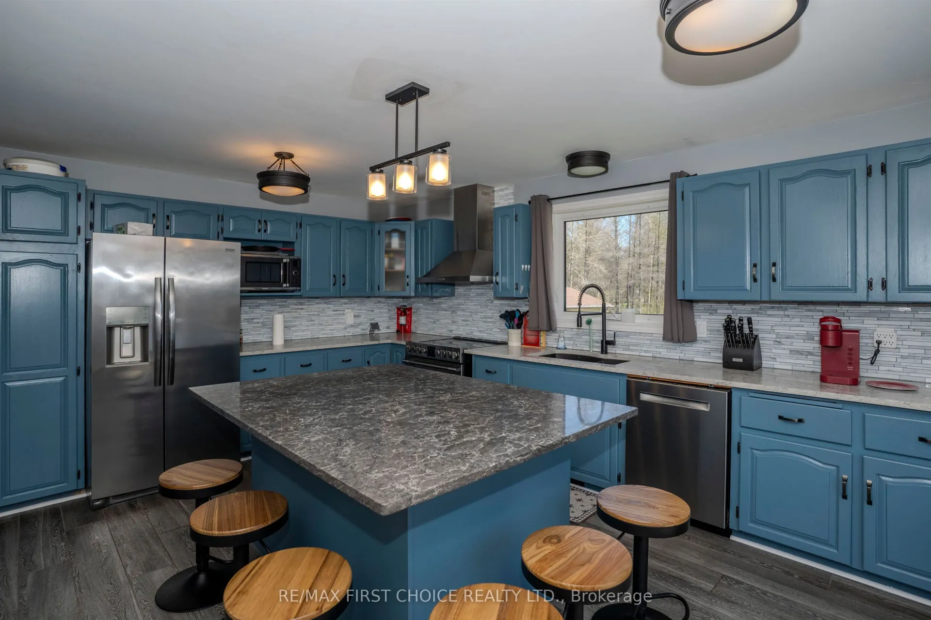 Photo 4 of 3306 Fairview Avenue, Thunder Bay, Rosslyn Road — HOMEH