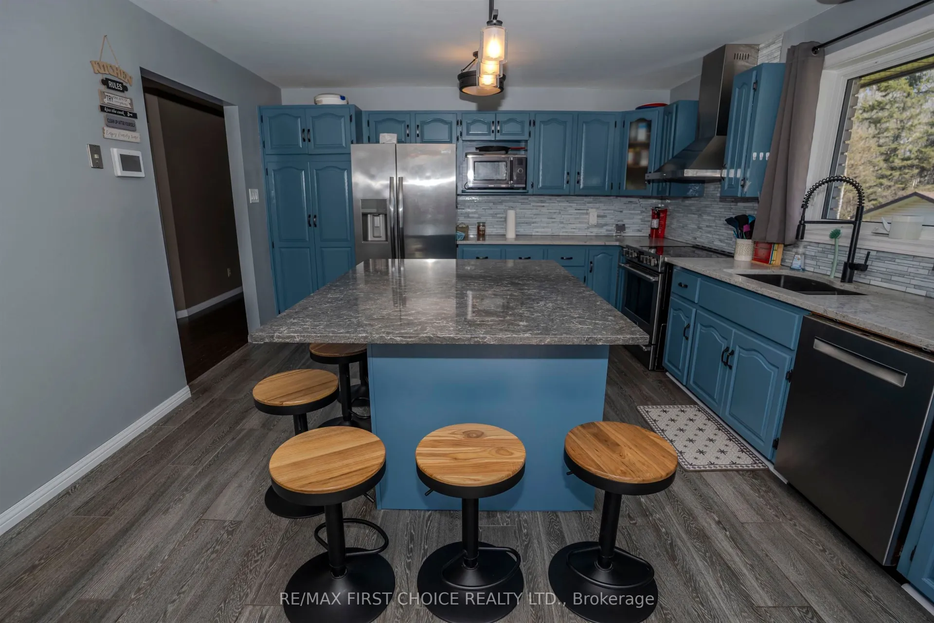 Photo 5 of 3306 Fairview Avenue, Thunder Bay, Rosslyn Road — HOMEH