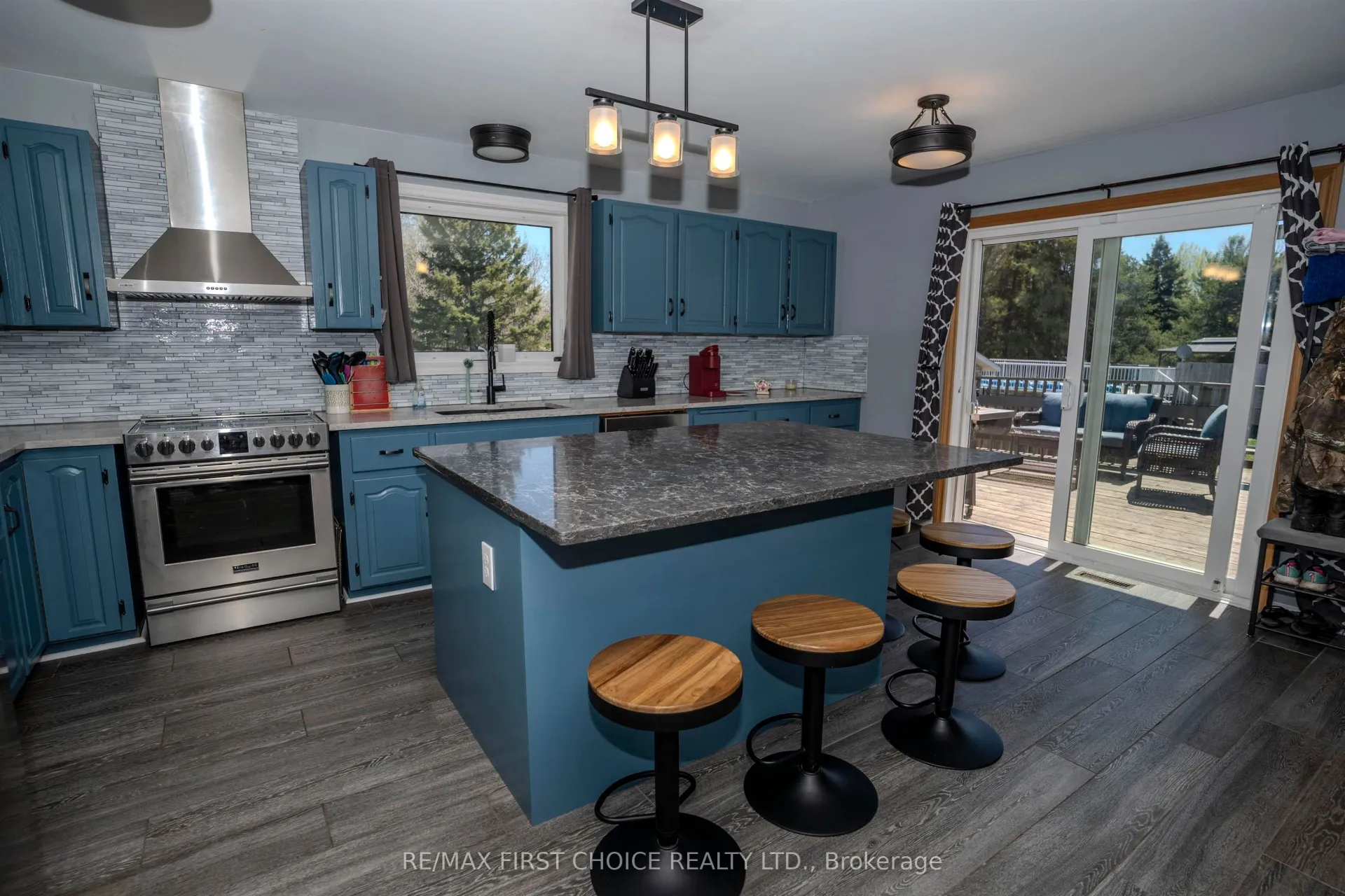 Photo 6 of 3306 Fairview Avenue, Thunder Bay, Rosslyn Road — HOMEH