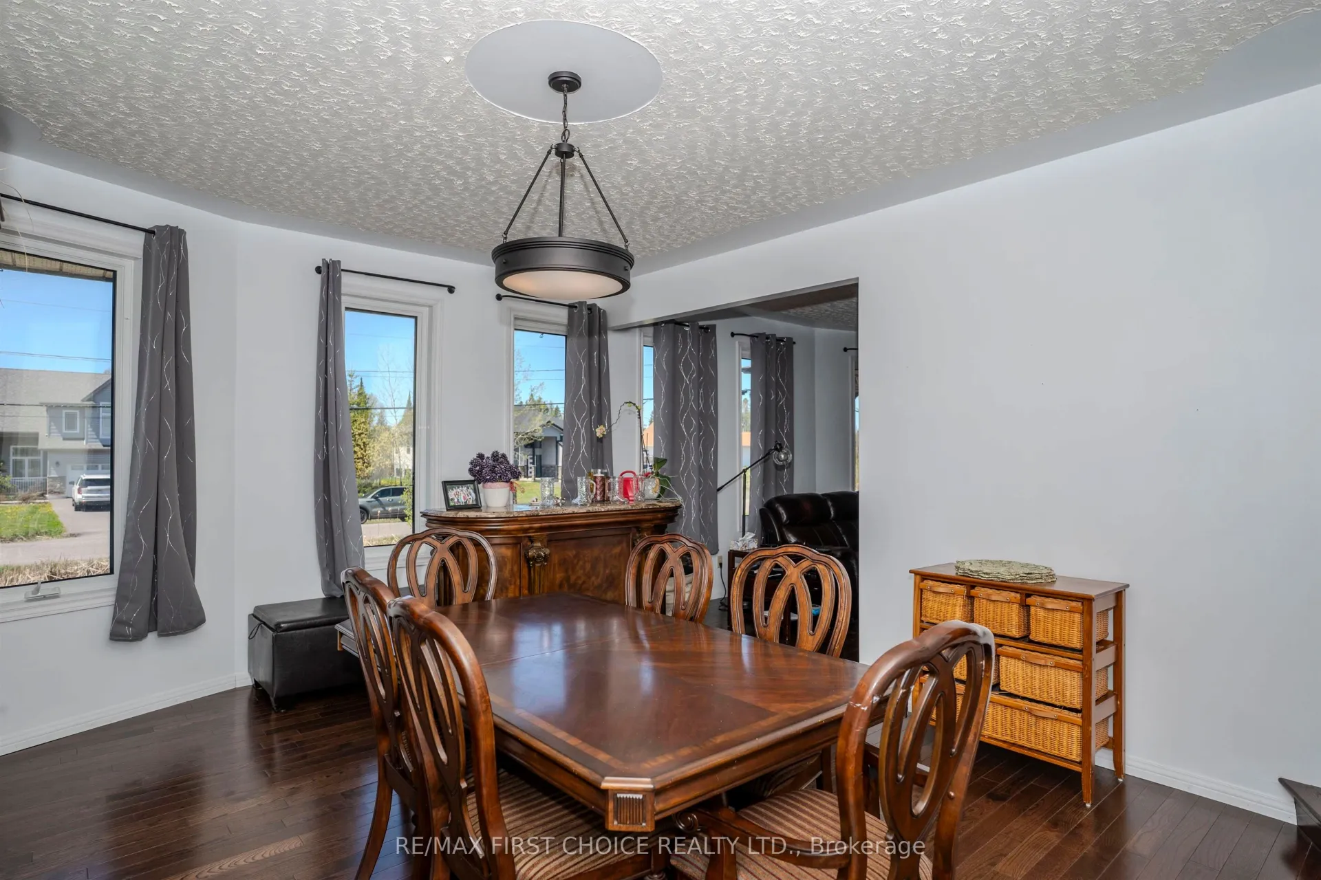 Photo 9 of 3306 Fairview Avenue, Thunder Bay, Rosslyn Road — HOMEH