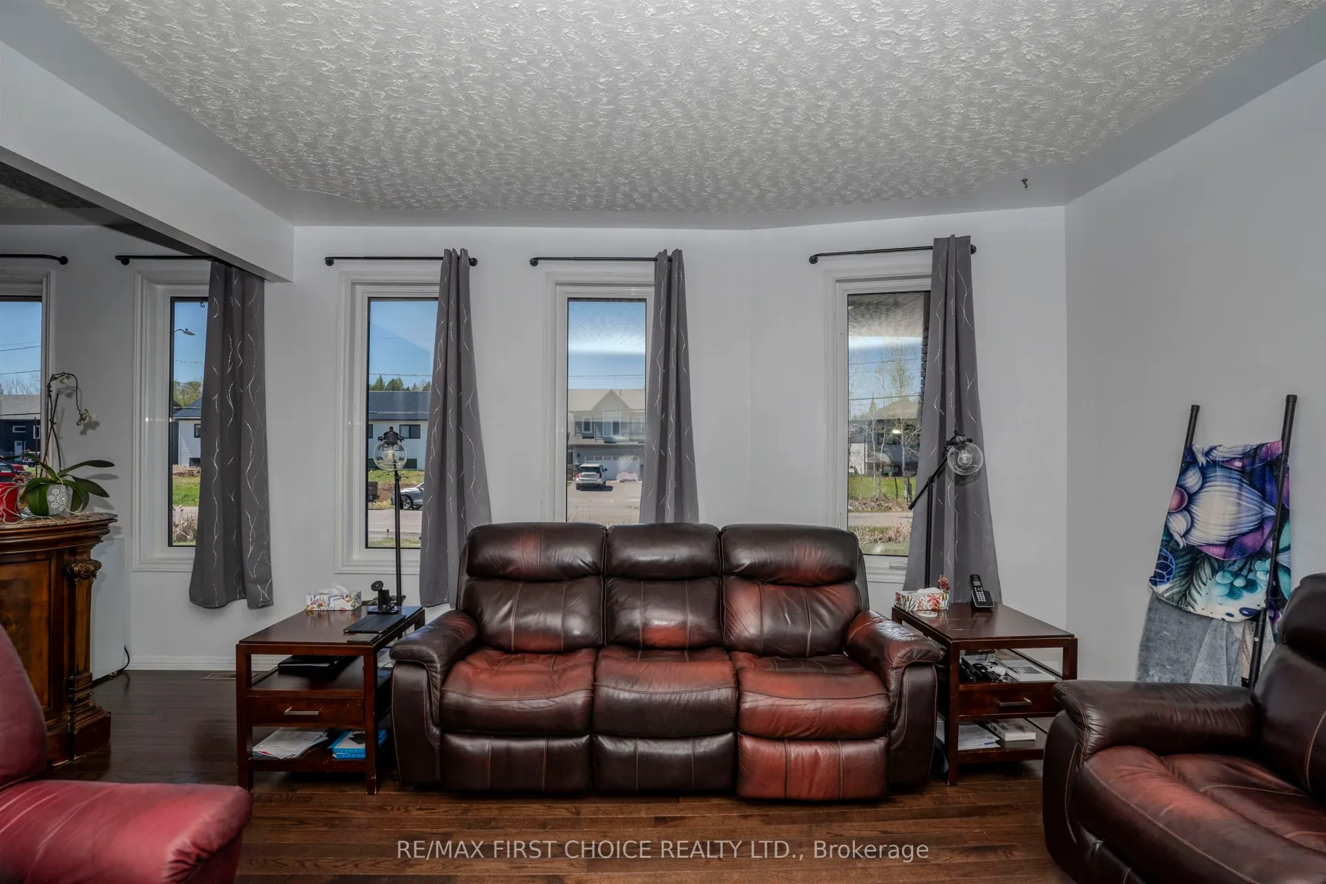 Photo 11 of 3306 Fairview Avenue, Thunder Bay, Rosslyn Road — HOMEH