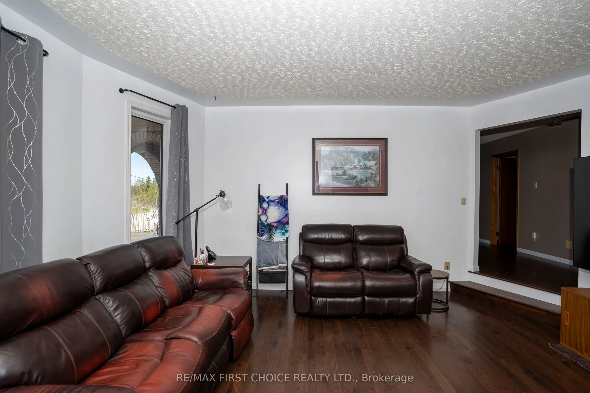 Photo 12 of 3306 Fairview Avenue, Thunder Bay, Rosslyn Road — HOMEH