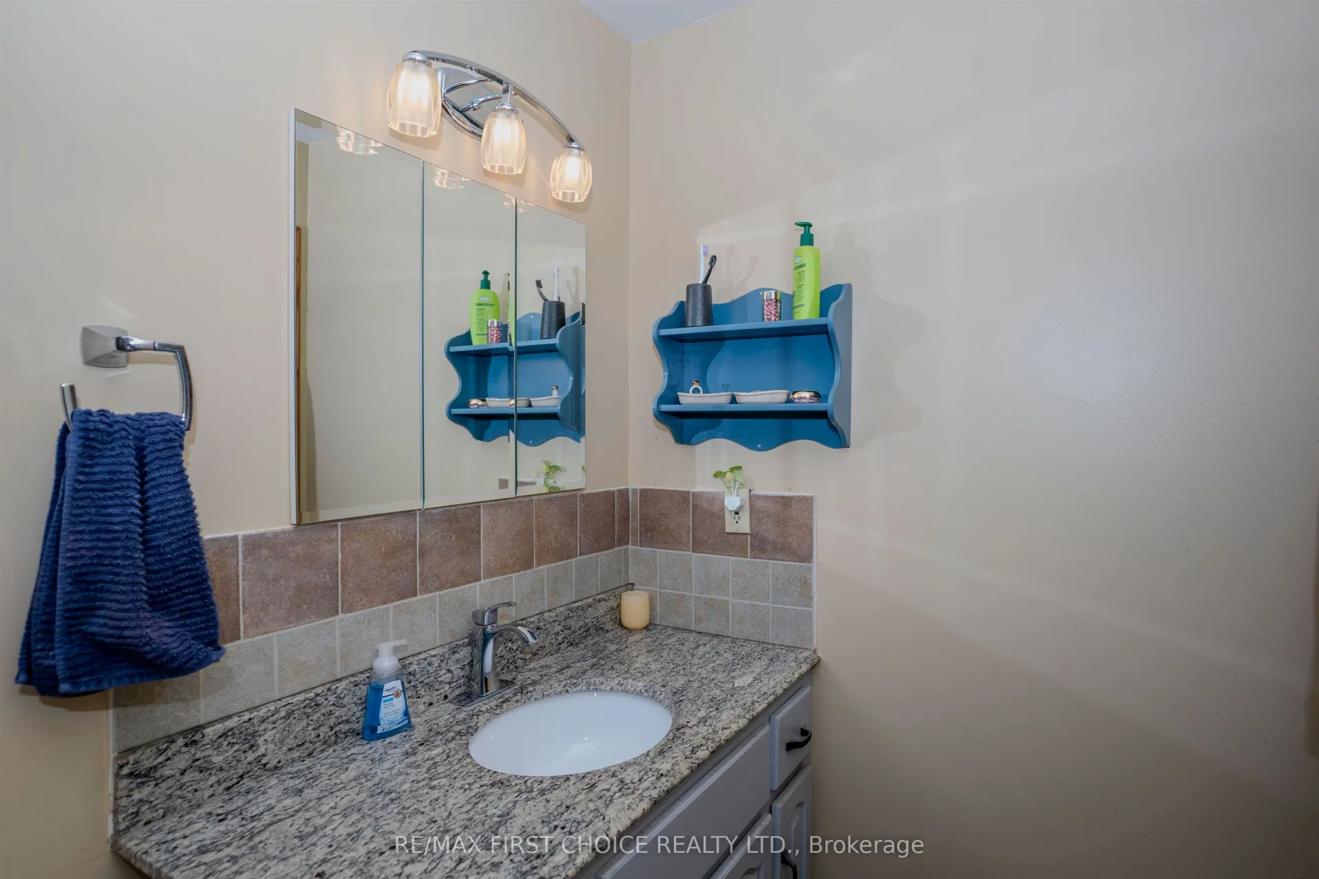 Photo 16 of 3306 Fairview Avenue, Thunder Bay, Rosslyn Road — HOMEH