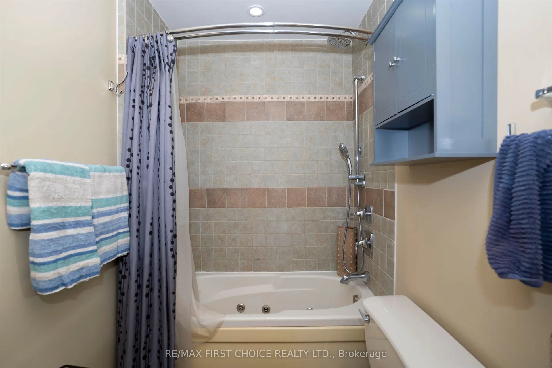 Photo 17 of 3306 Fairview Avenue, Thunder Bay, Rosslyn Road — HOMEH