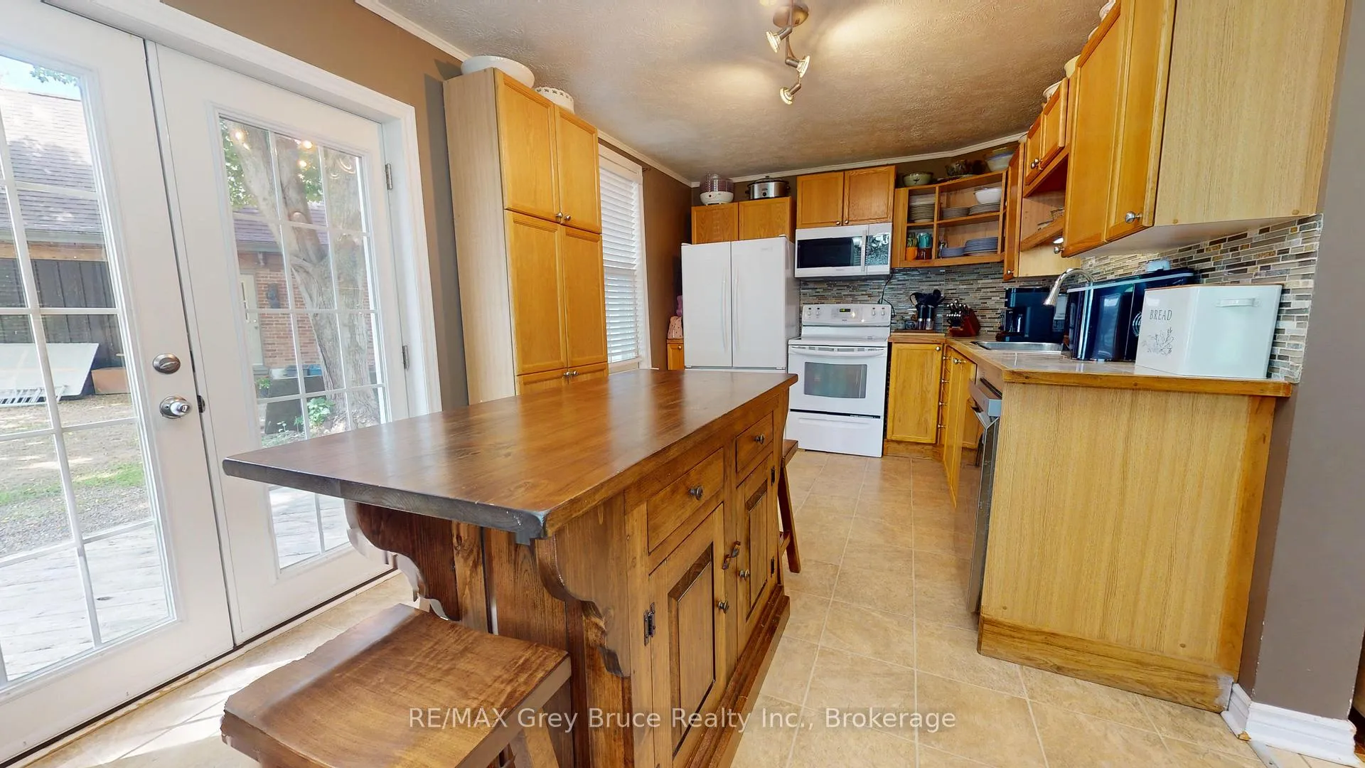 Photo 9 of 212 Yonge Street S, Arran-Elderslie — HOMEH
