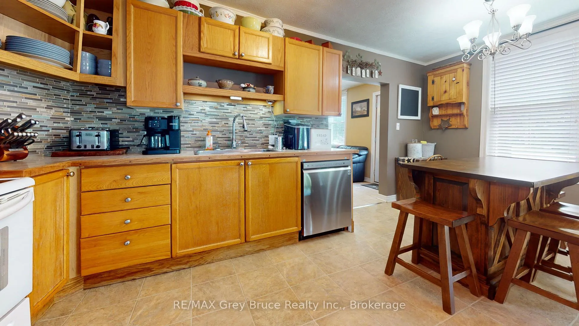 Photo 11 of 212 Yonge Street S, Arran-Elderslie — HOMEH
