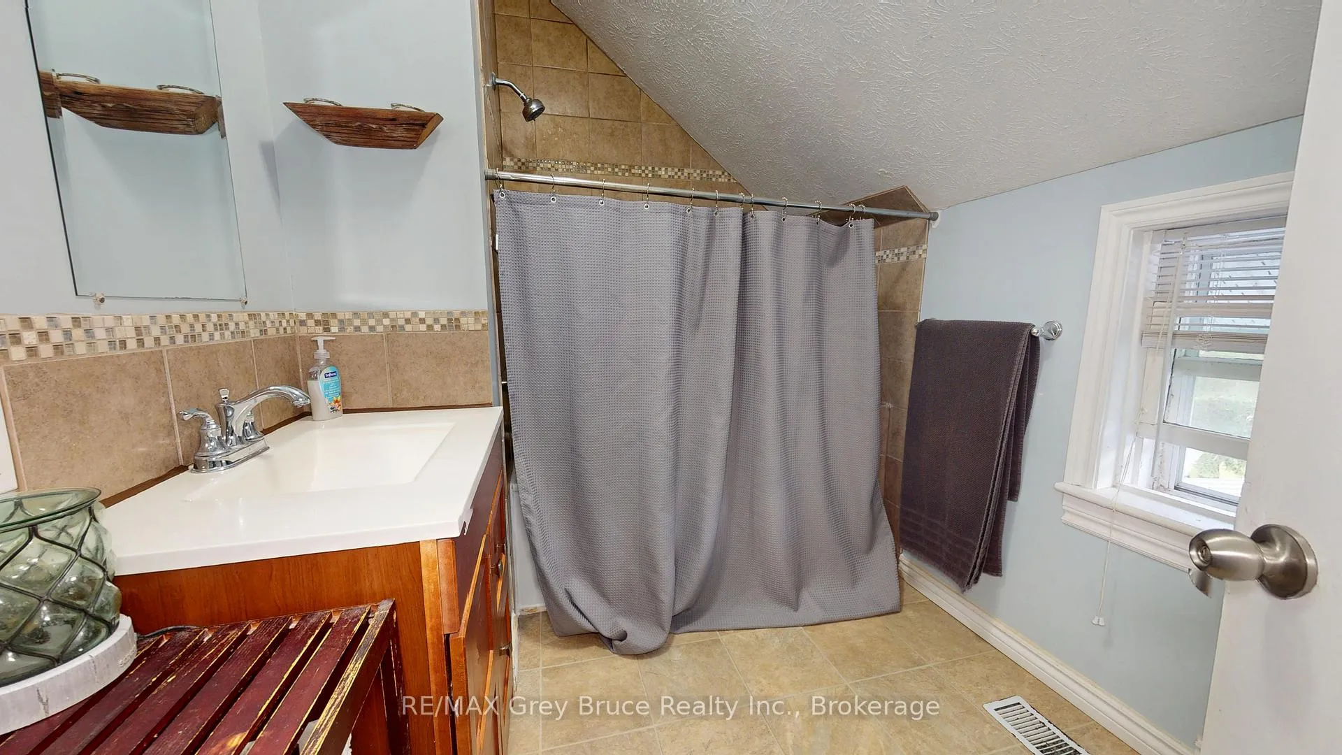 Photo 16 of 212 Yonge Street S, Arran-Elderslie — HOMEH