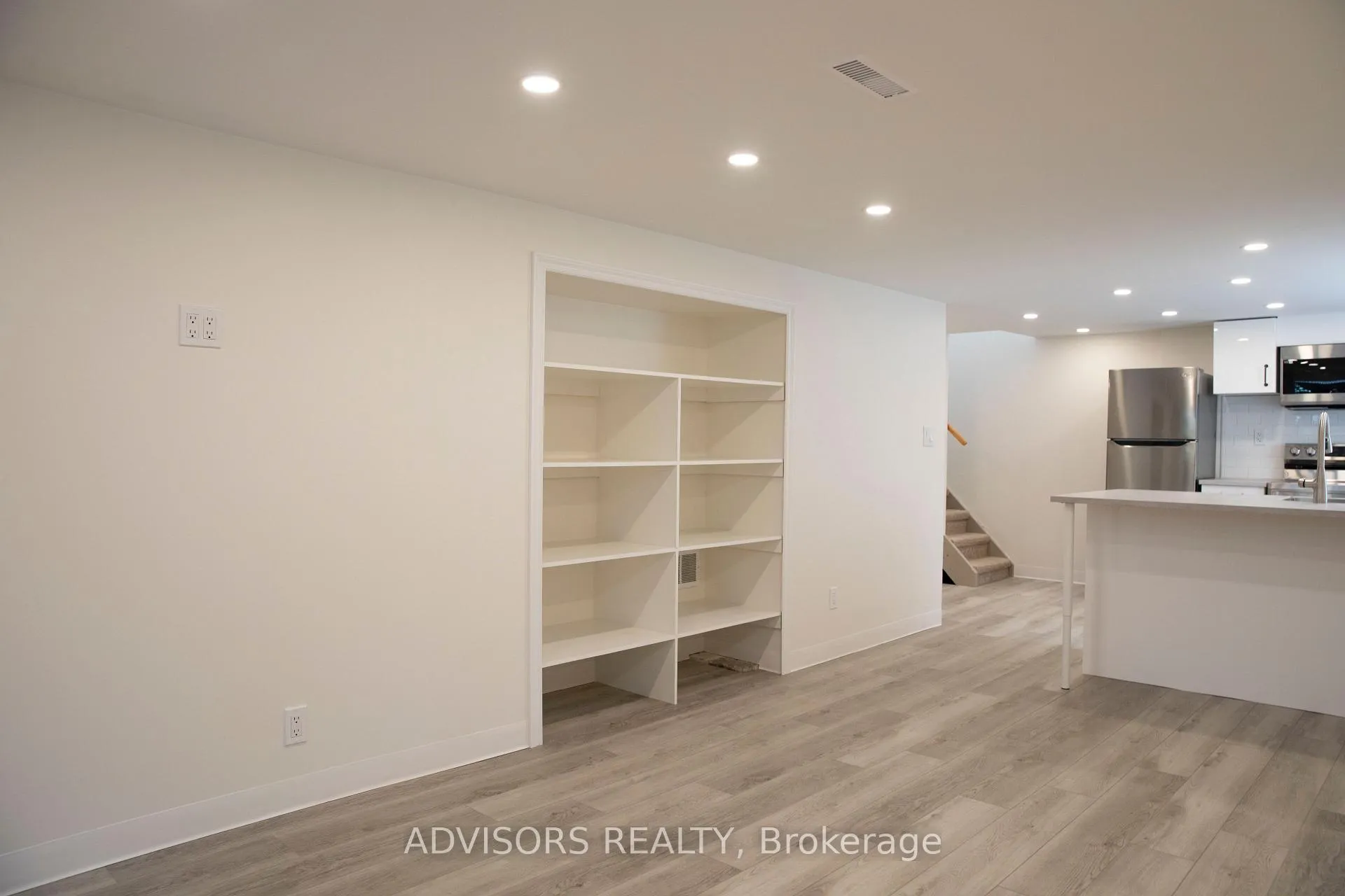 Photo 3 of Unit 2, 310 West 2nd Street, Hamilton, Bonnington — HOMEH