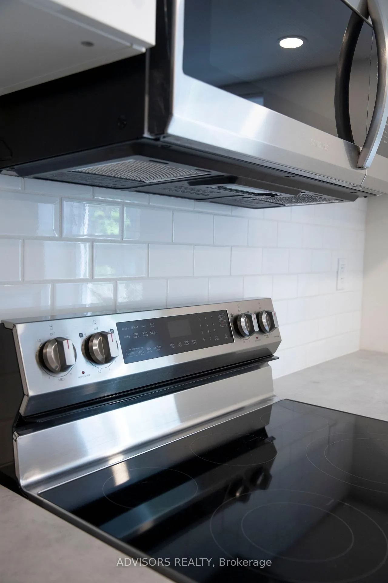 Photo 4 of Unit 2, 310 West 2nd Street, Hamilton, Bonnington — HOMEH