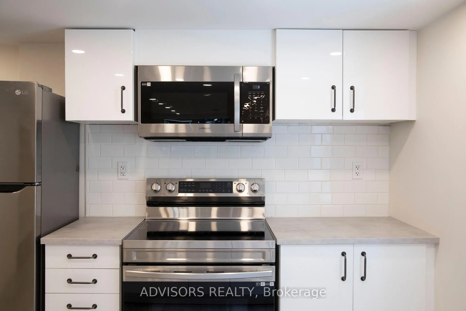 Photo 5 of Unit 2, 310 West 2nd Street, Hamilton, Bonnington — HOMEH