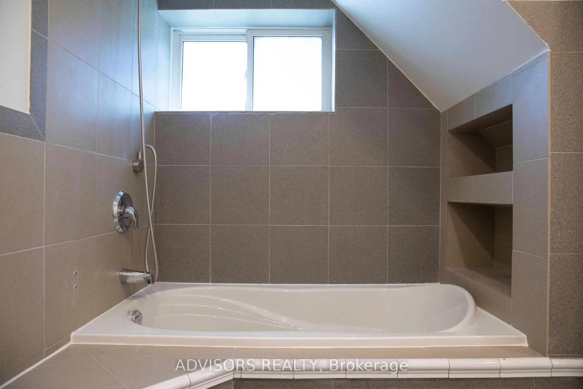Photo 19 of Unit 2, 310 West 2nd Street, Hamilton, Bonnington — HOMEH