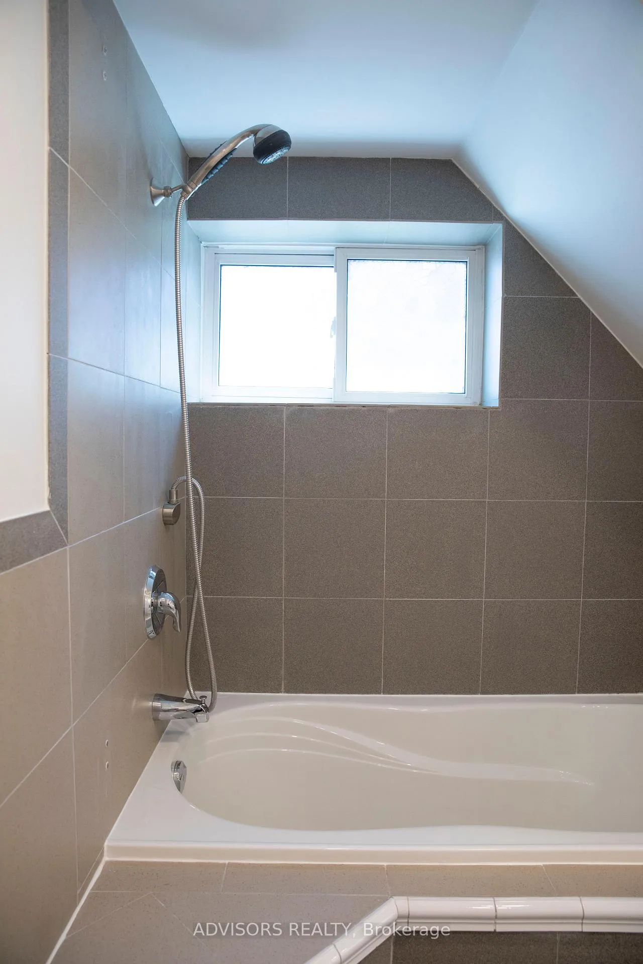 Photo 20 of Unit 2, 310 West 2nd Street, Hamilton, Bonnington — HOMEH