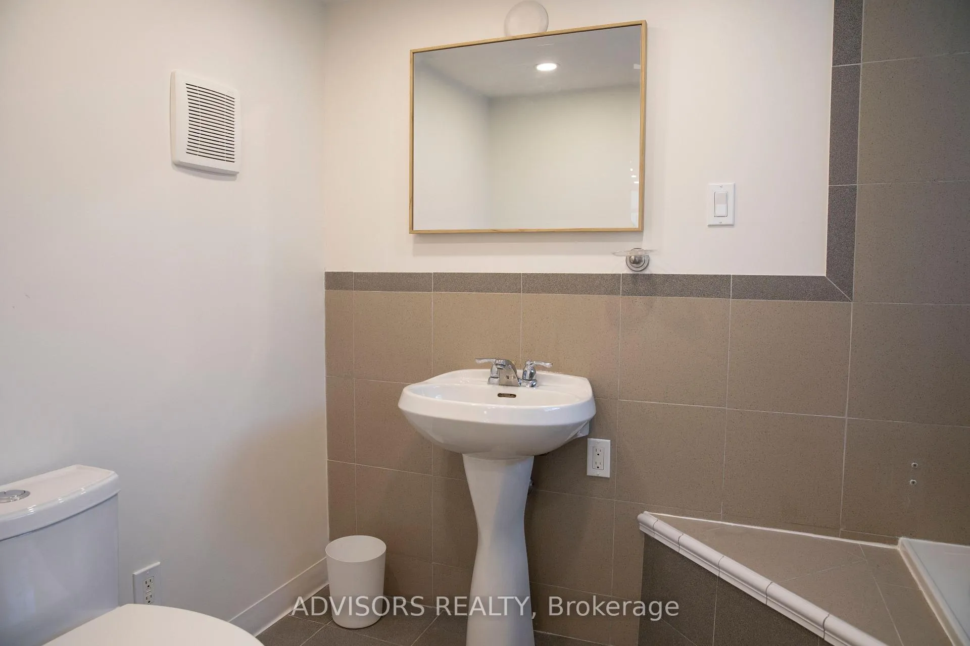 Photo 21 of Unit 2, 310 West 2nd Street, Hamilton, Bonnington — HOMEH