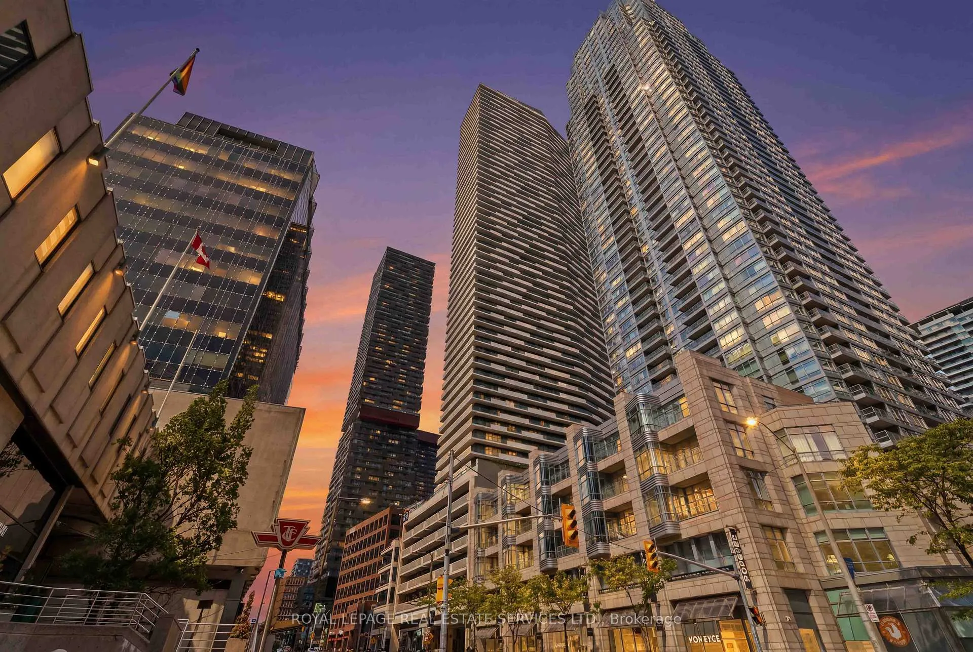 Photo 2 of Unit 2607, 2221 Yonge Street, Toronto, Mount Pleasant West — HOMEH