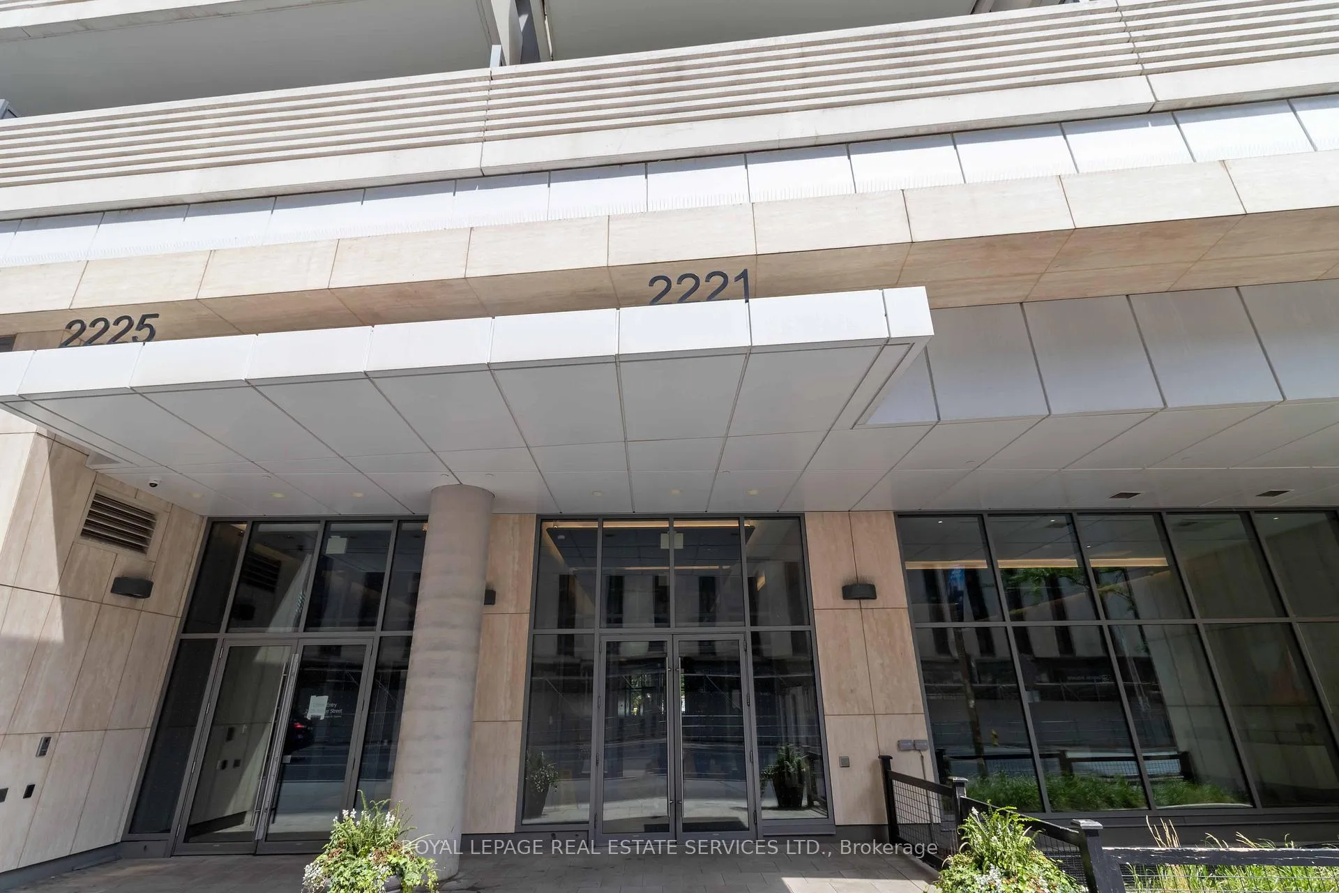 Photo 3 of Unit 2607, 2221 Yonge Street, Toronto, Mount Pleasant West — HOMEH