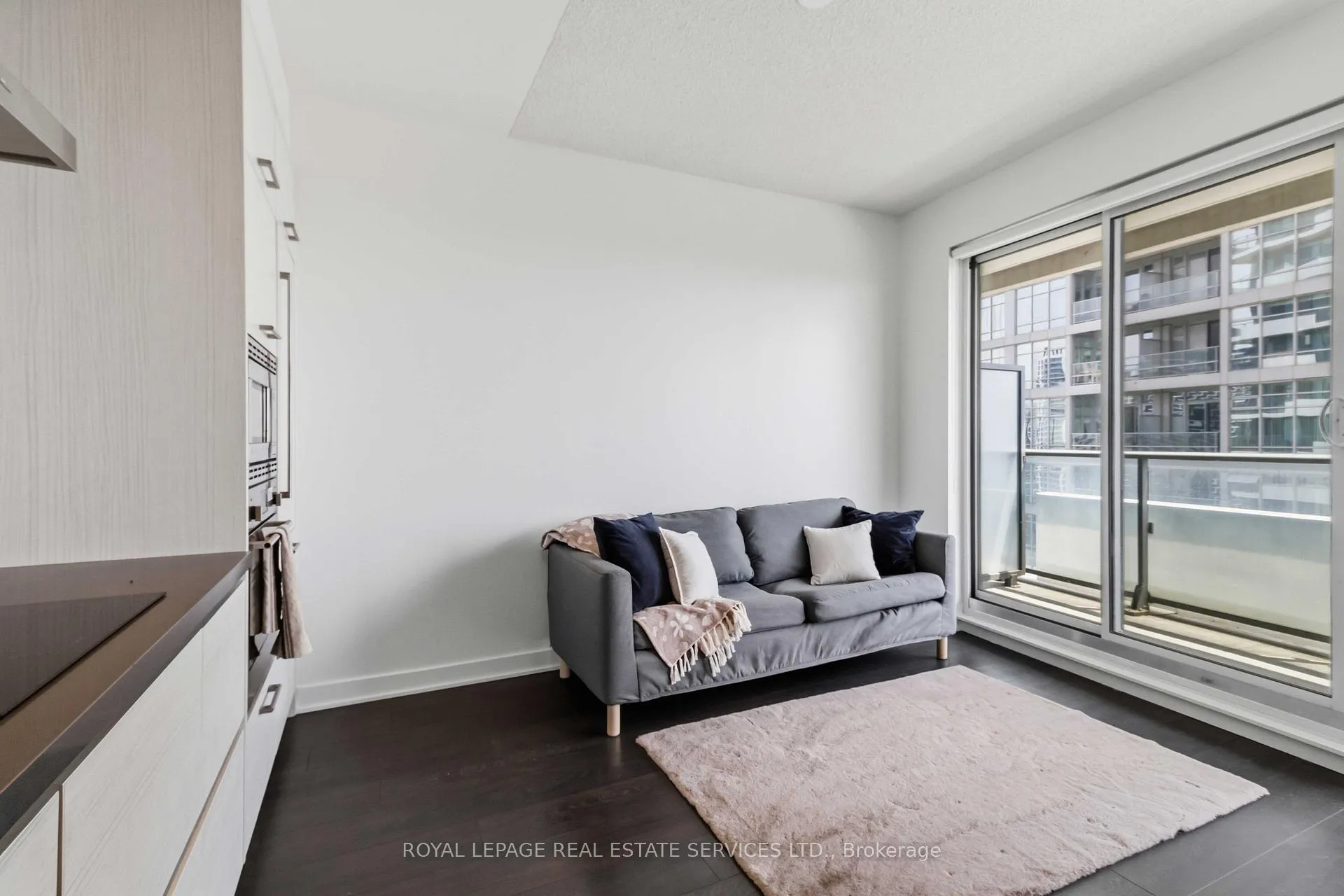 Photo 7 of Unit 2607, 2221 Yonge Street, Toronto, Mount Pleasant West — HOMEH