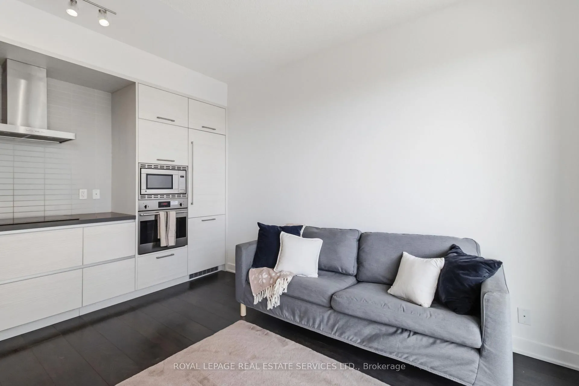 Photo 8 of Unit 2607, 2221 Yonge Street, Toronto, Mount Pleasant West — HOMEH