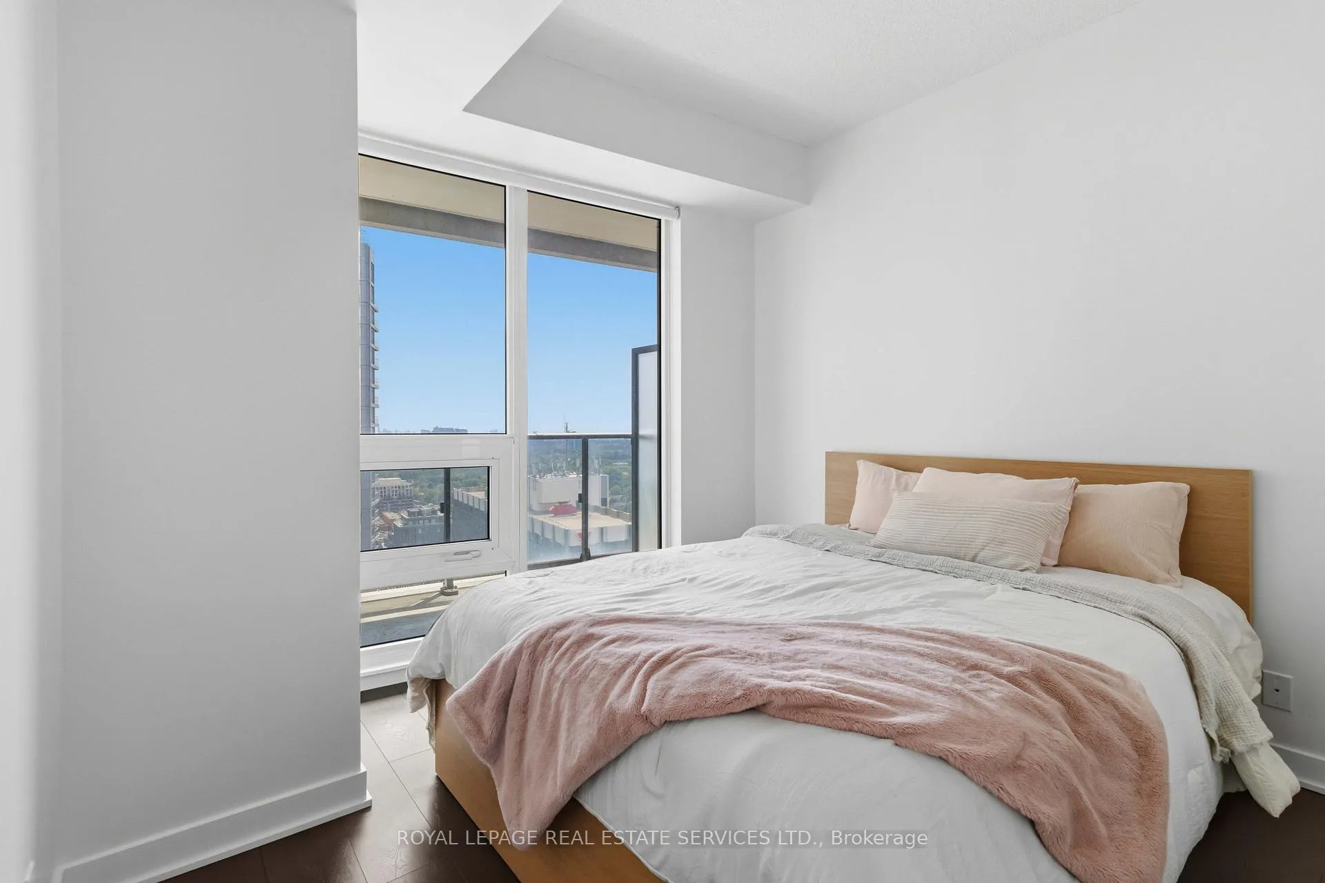 Photo 13 of Unit 2607, 2221 Yonge Street, Toronto, Mount Pleasant West — HOMEH
