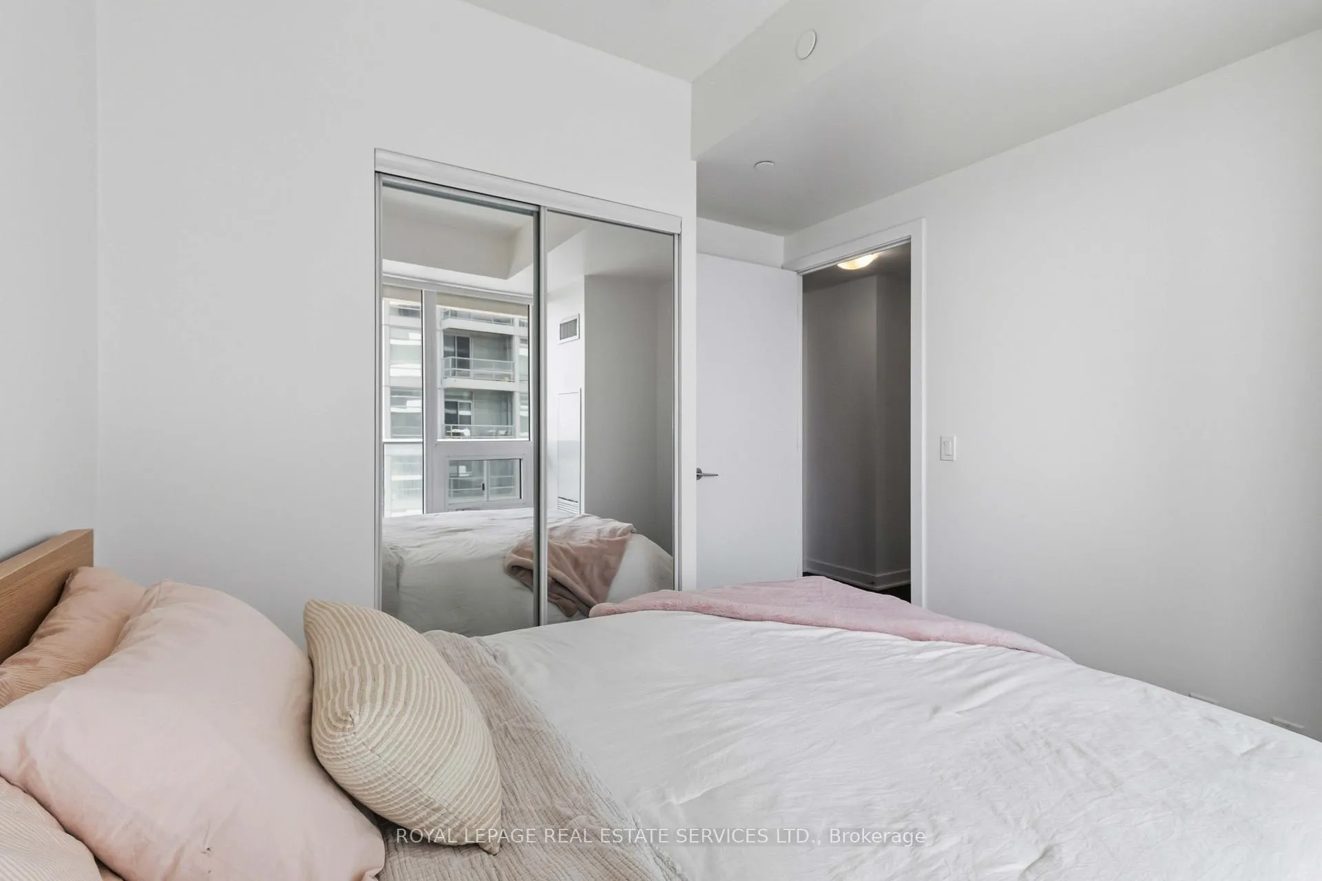 Photo 14 of Unit 2607, 2221 Yonge Street, Toronto, Mount Pleasant West — HOMEH