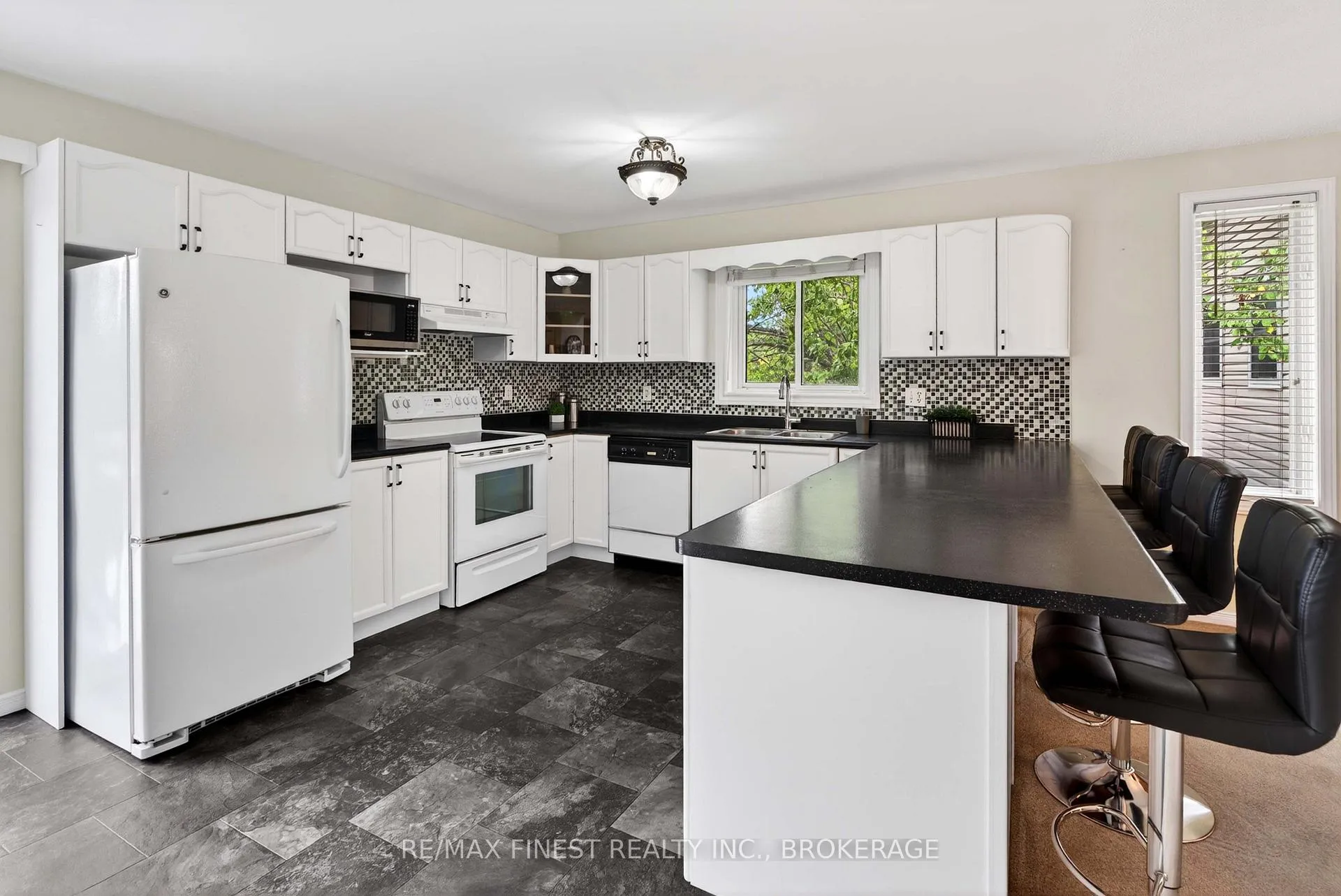 Photo 4 of 52 Johnson Street, Prince Edward County, Picton Ward — HOMEH