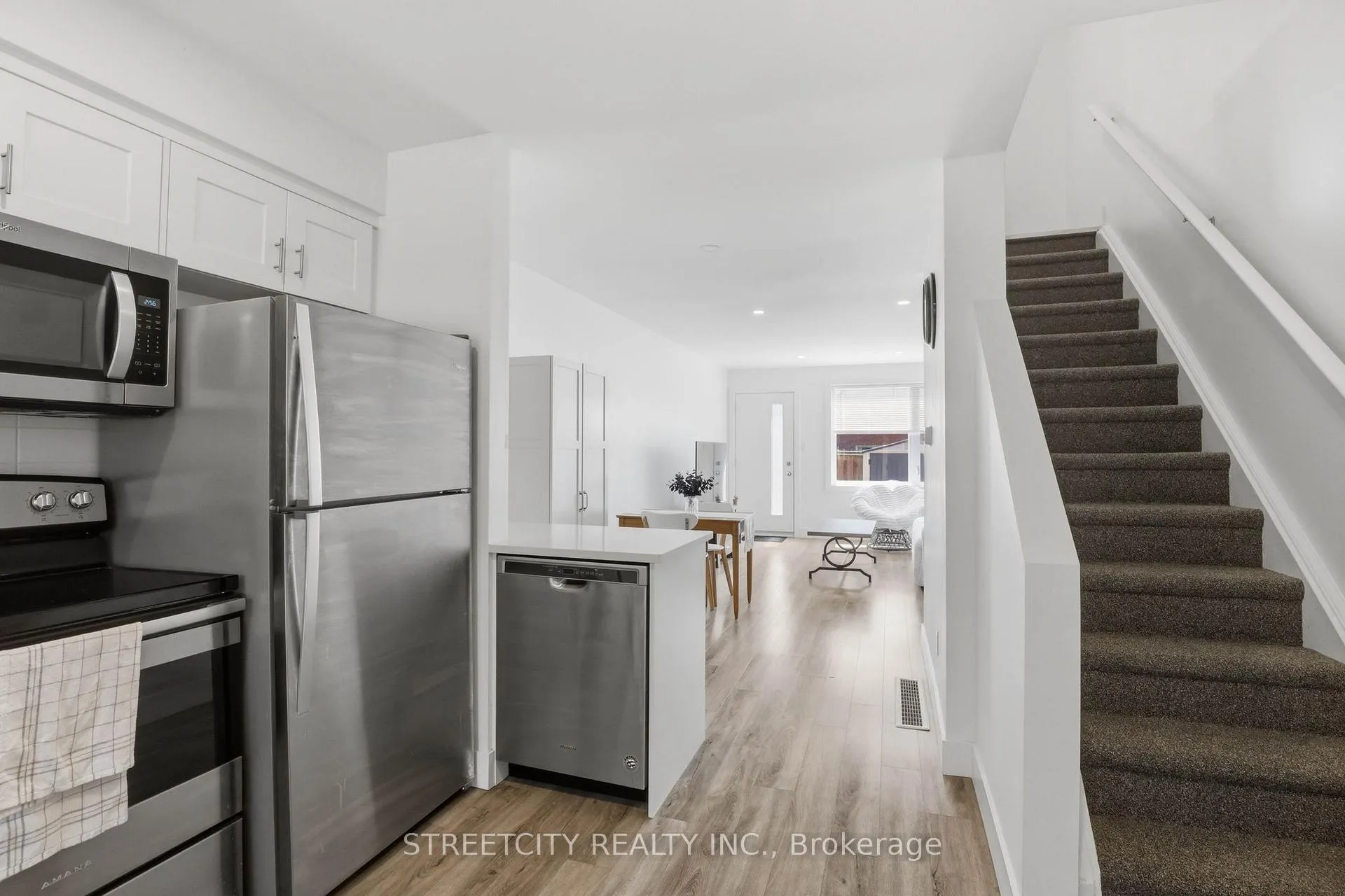 Photo 3 of 45 Toulon Crescent, London, East I — HOMEH