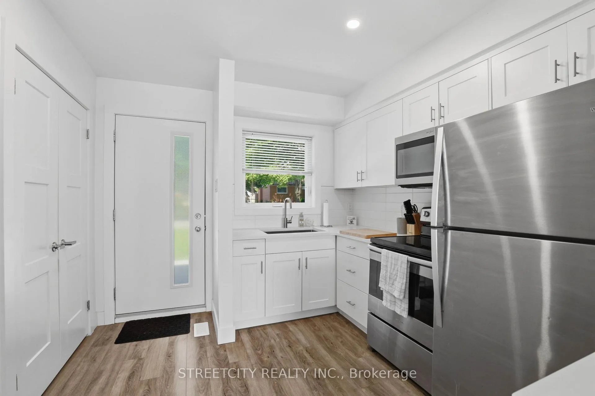 Photo 4 of 45 Toulon Crescent, London, East I — HOMEH