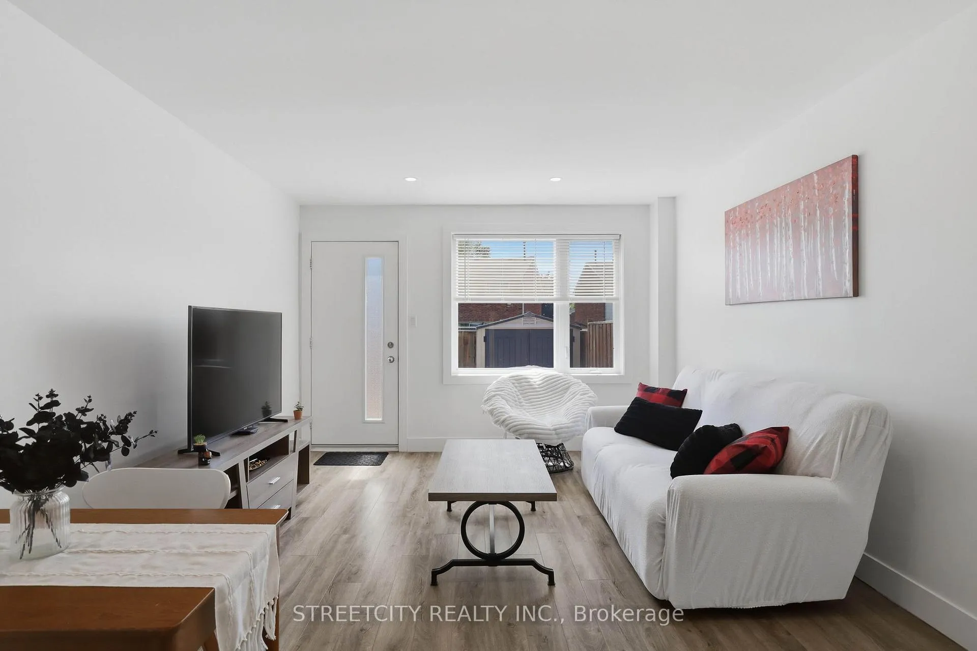 Photo 10 of 45 Toulon Crescent, London, East I — HOMEH
