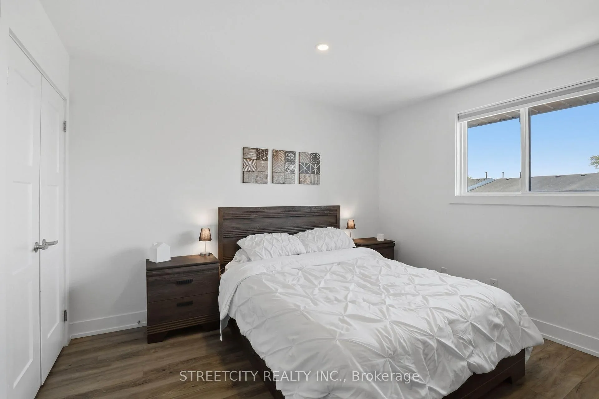 Photo 14 of 45 Toulon Crescent, London, East I — HOMEH