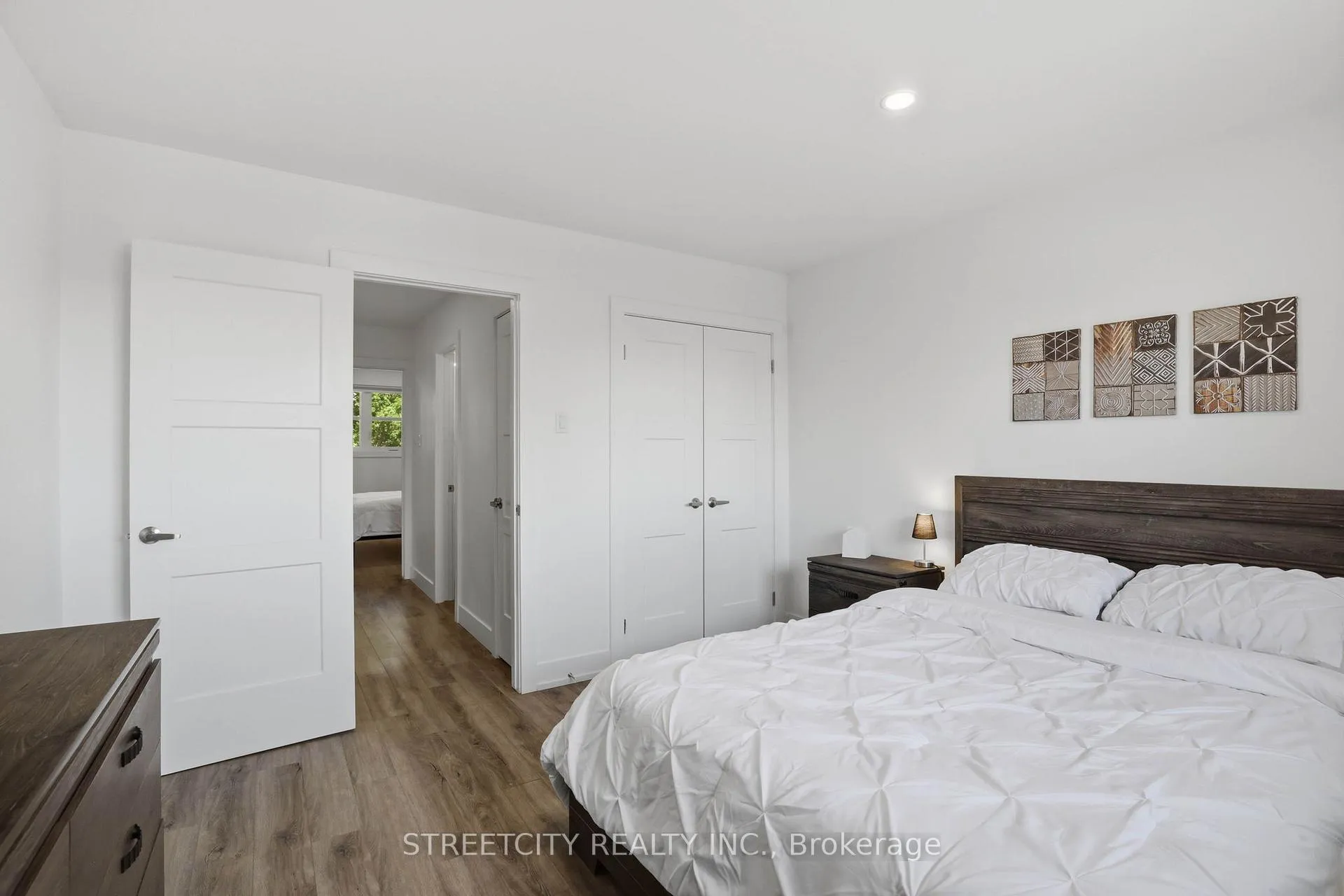 Photo 15 of 45 Toulon Crescent, London, East I — HOMEH
