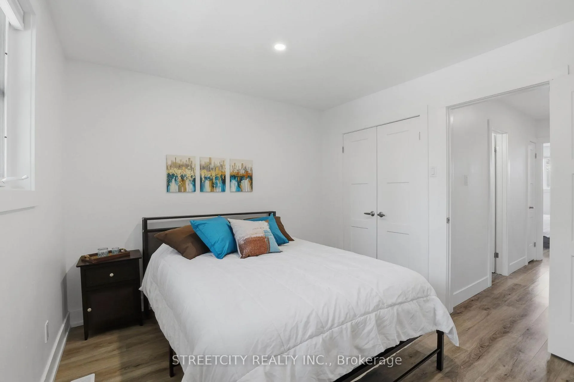 Photo 19 of 45 Toulon Crescent, London, East I — HOMEH