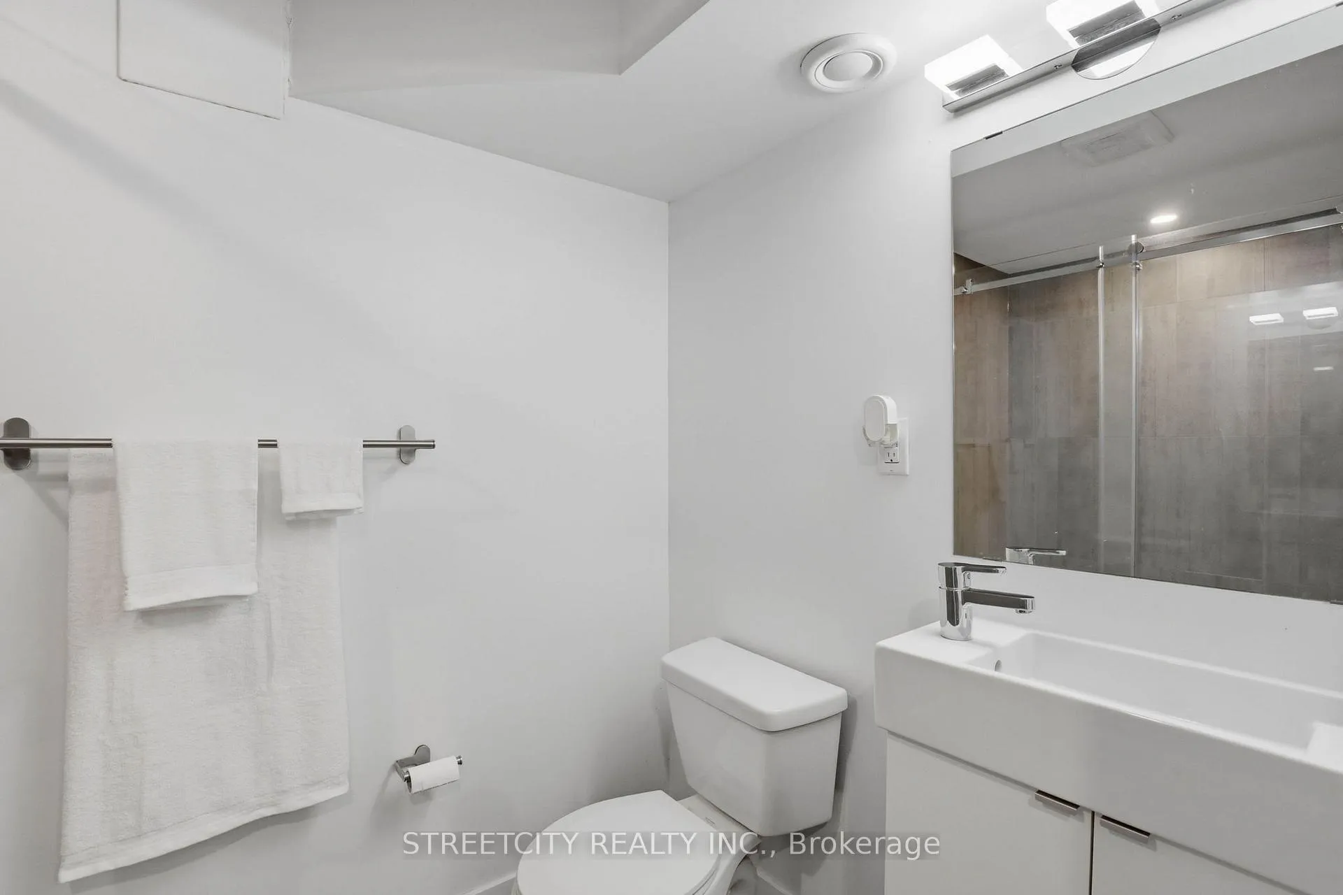 Photo 21 of 45 Toulon Crescent, London, East I — HOMEH