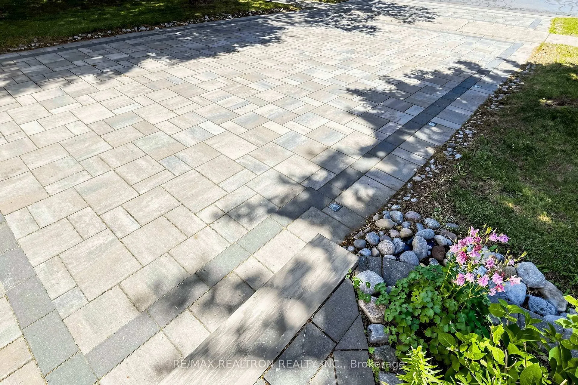 Photo 4 of 186 Wintermute Boulevard, Scarborough, Steeles — HOMEH