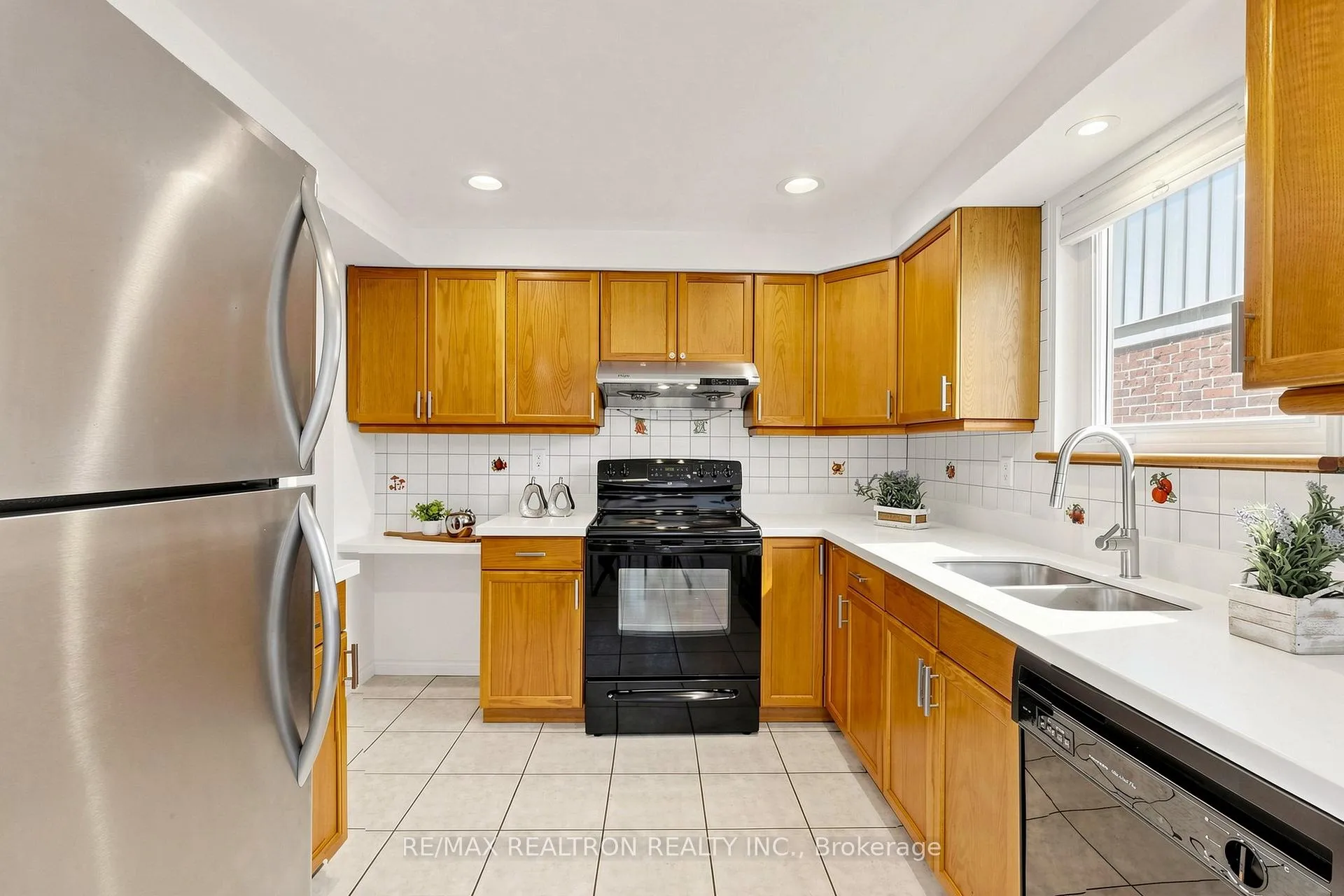 Photo 19 of 186 Wintermute Boulevard, Scarborough, Steeles — HOMEH