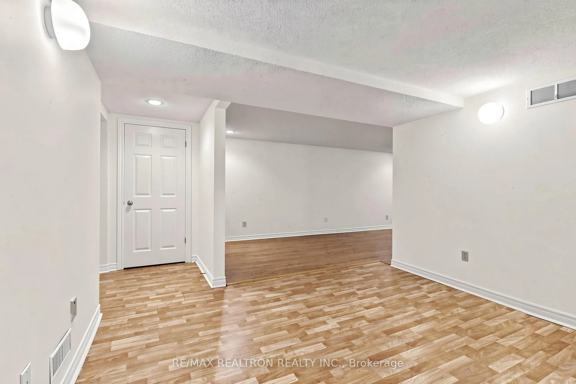 Photo 40 of 186 Wintermute Boulevard, Scarborough, Steeles — HOMEH