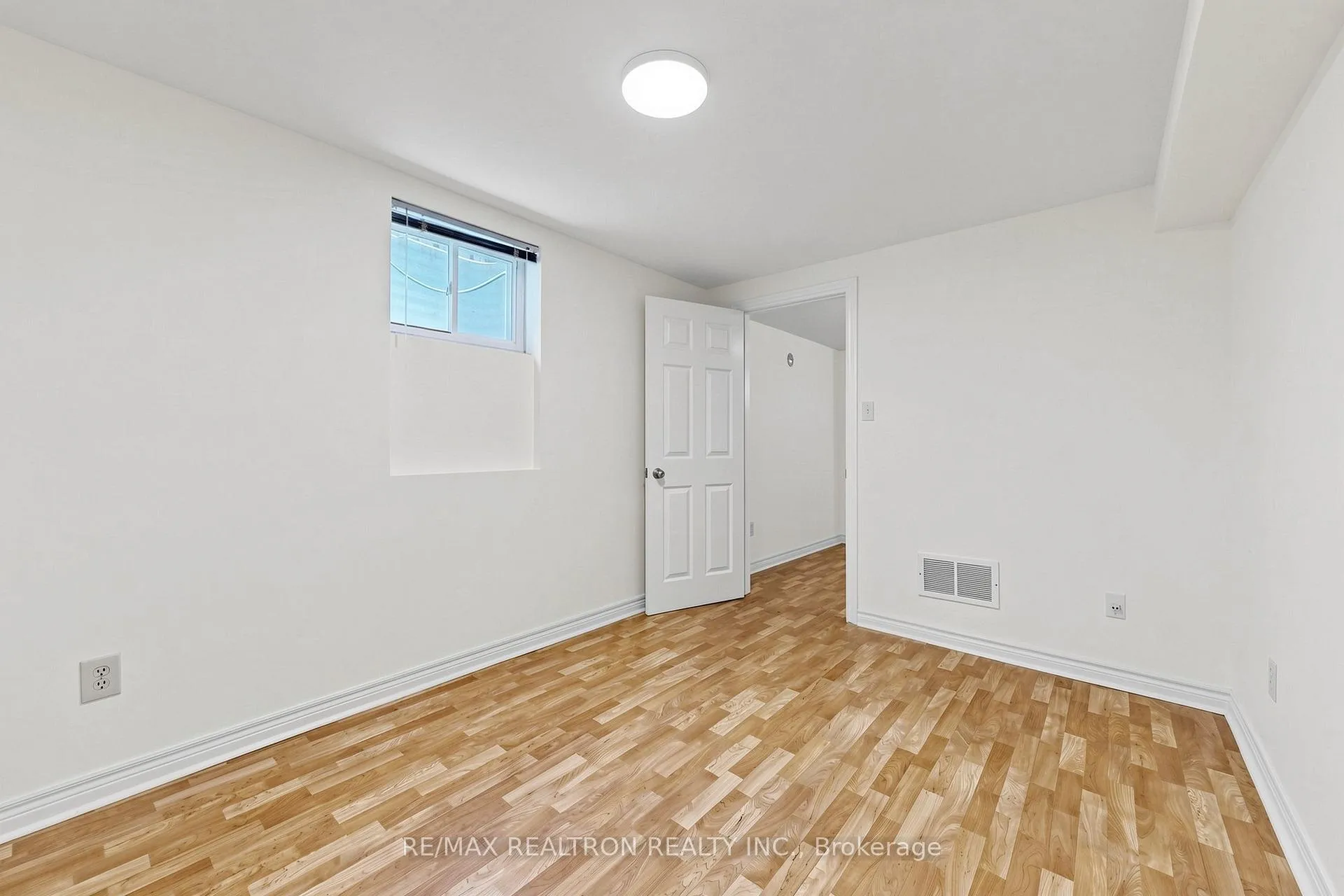 Photo 41 of 186 Wintermute Boulevard, Scarborough, Steeles — HOMEH