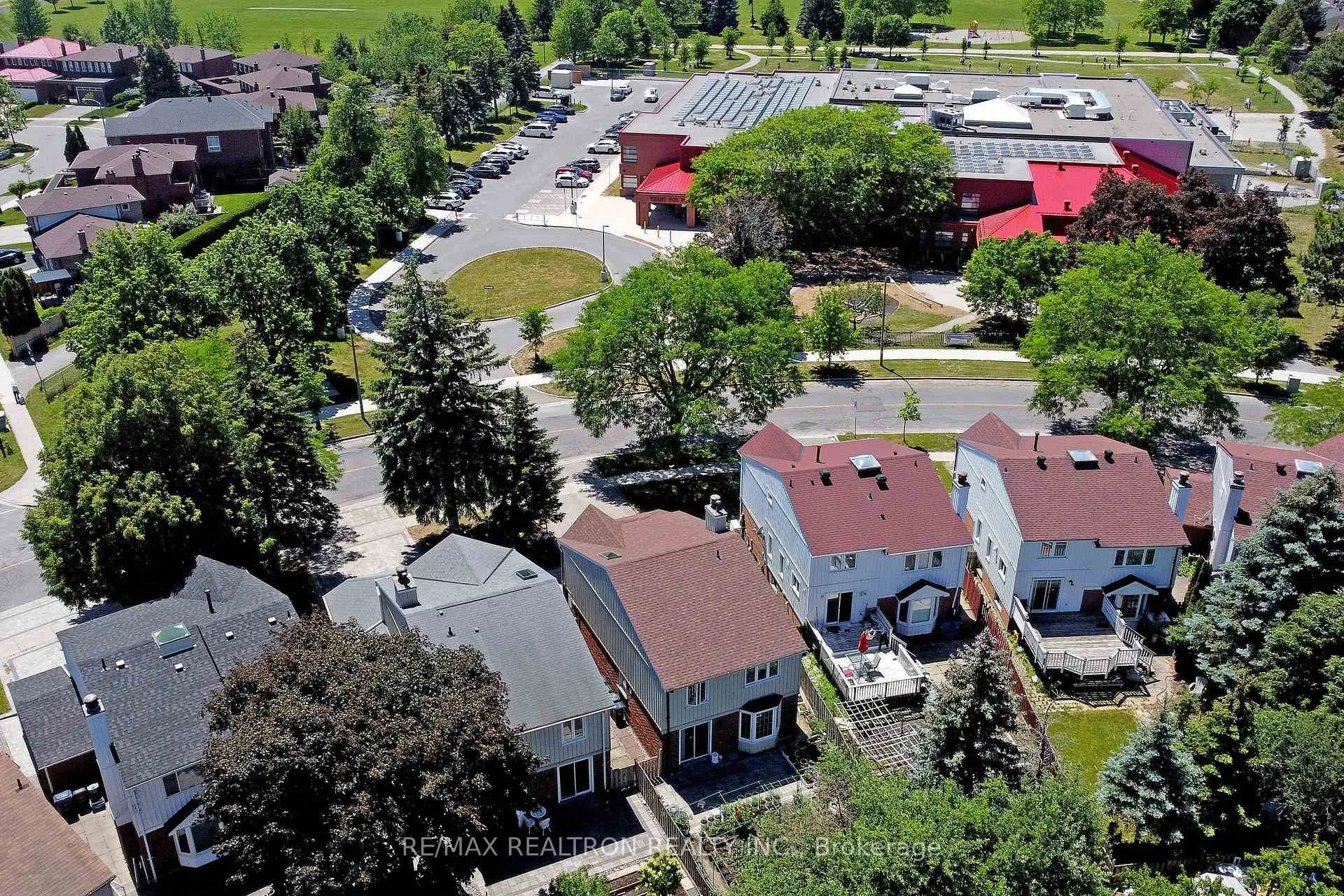 Photo 46 of 186 Wintermute Boulevard, Scarborough, Steeles — HOMEH