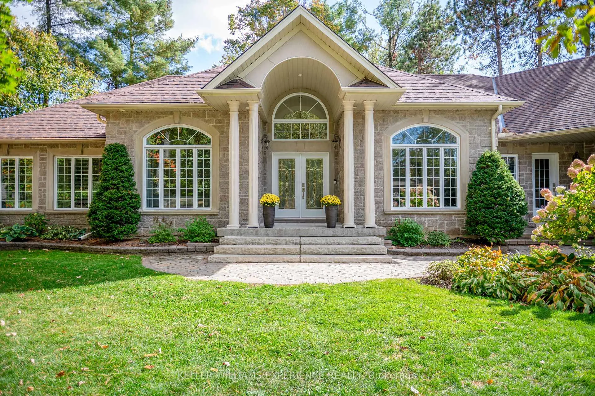 Photo 1 of 7 Highland Drive, Oro-Medonte, Horseshoe Valley — HOMEH