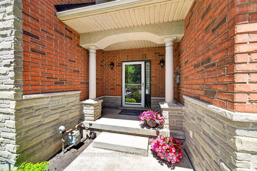 Photo 3 of 354 Highland Road W, Hamilton, Stoney Creek Mountain — HOMEH