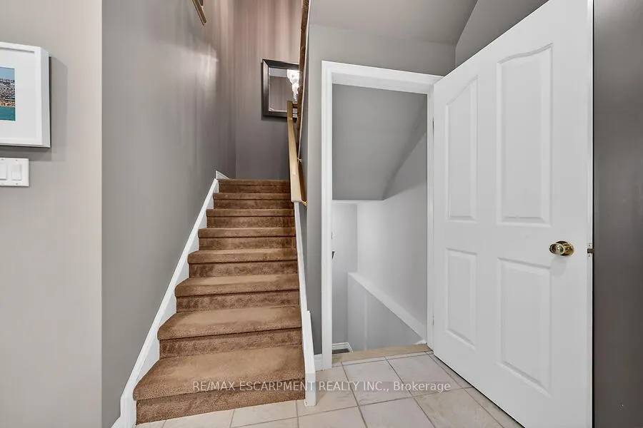 Photo 6 of 354 Highland Road W, Hamilton, Stoney Creek Mountain — HOMEH