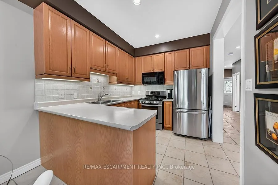 Photo 11 of 354 Highland Road W, Hamilton, Stoney Creek Mountain — HOMEH