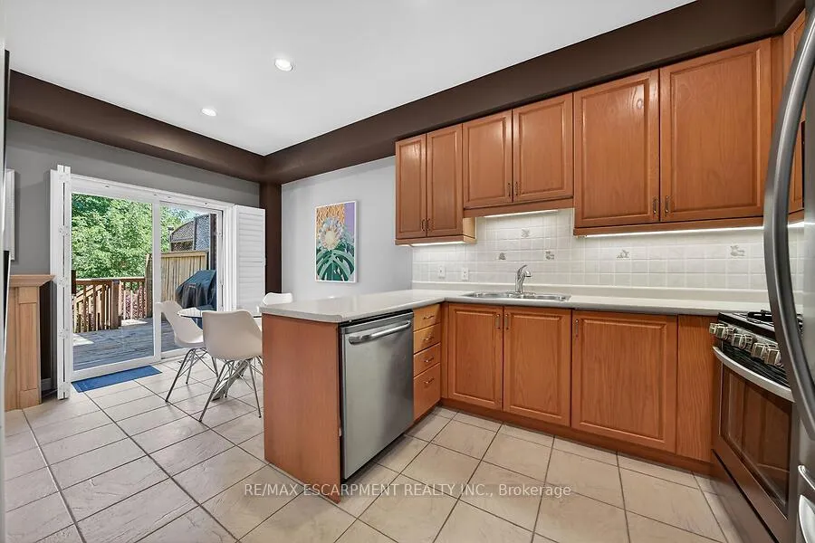 Photo 12 of 354 Highland Road W, Hamilton, Stoney Creek Mountain — HOMEH
