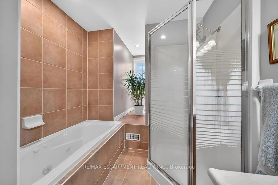 Photo 23 of 354 Highland Road W, Hamilton, Stoney Creek Mountain — HOMEH