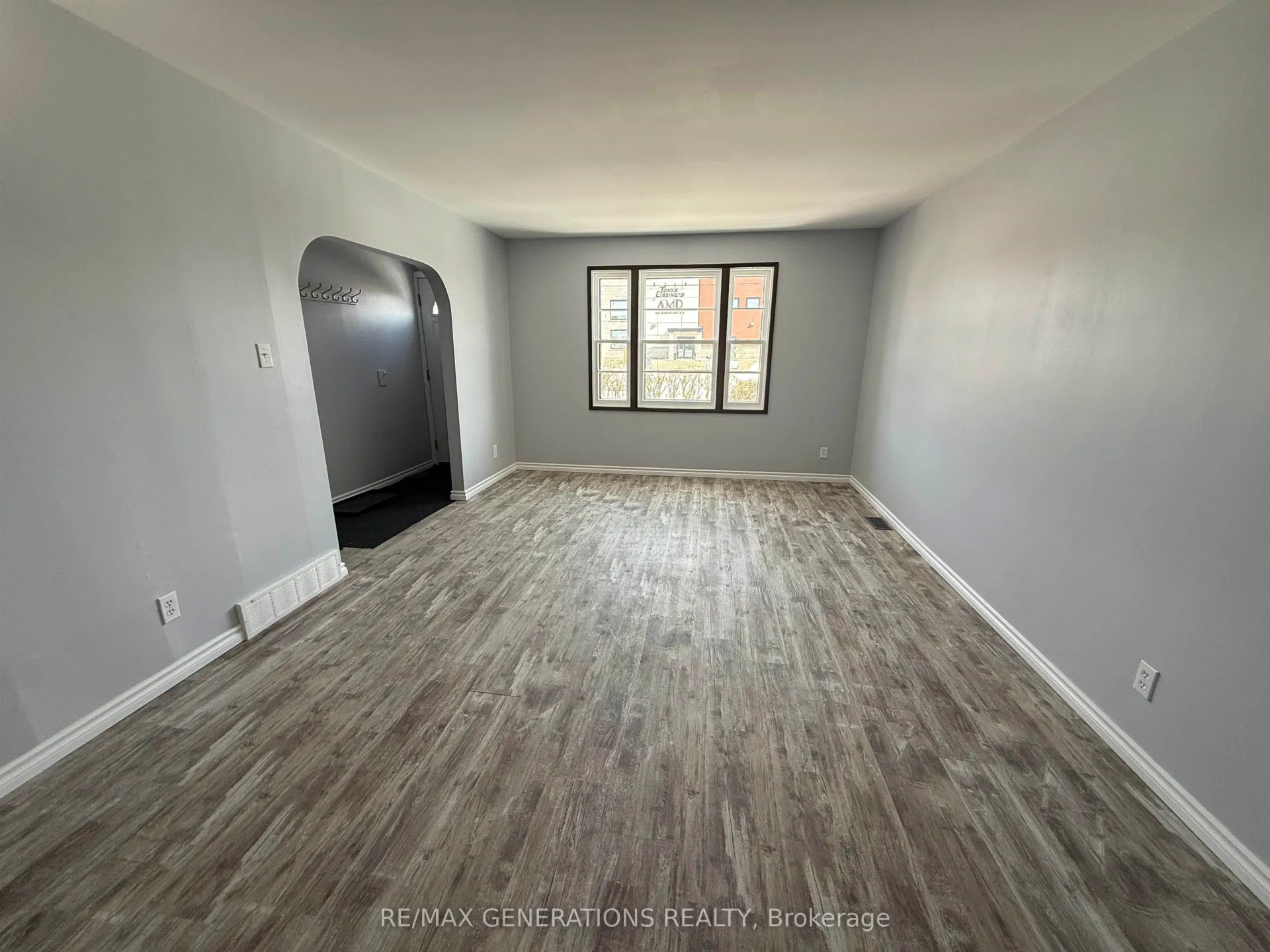 Photo 4 of 369 Cumberland Street, Thunder Bay, Court / Cumberland — HOMEH