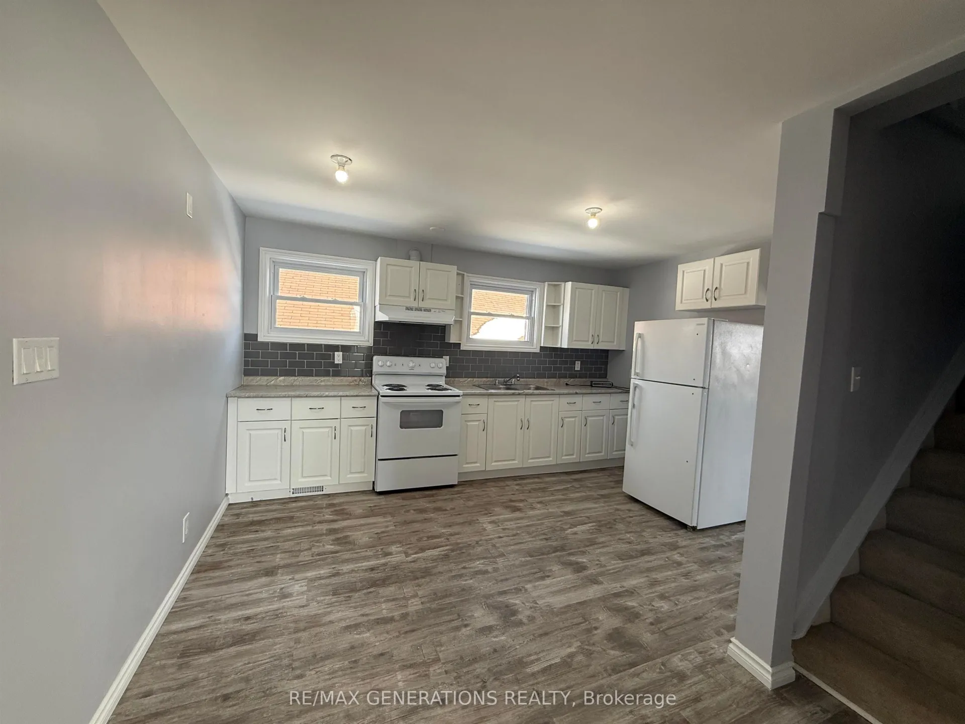 Photo 5 of 369 Cumberland Street, Thunder Bay, Court / Cumberland — HOMEH