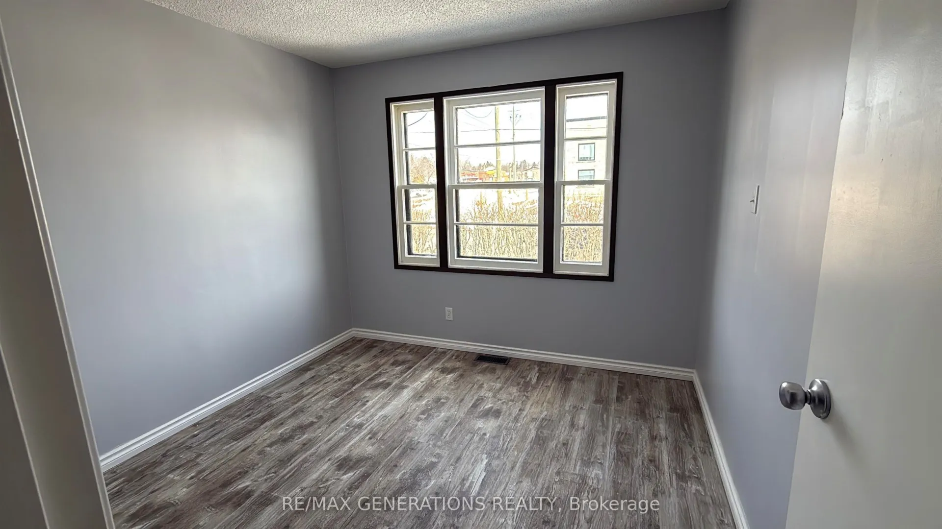 Photo 8 of 369 Cumberland Street, Thunder Bay, Court / Cumberland — HOMEH