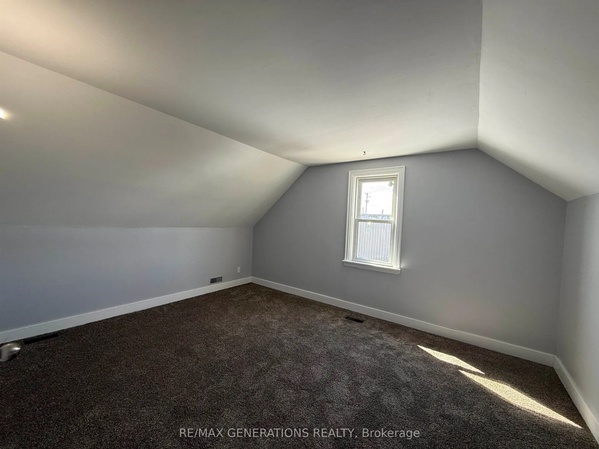 Photo 10 of 369 Cumberland Street, Thunder Bay, Court / Cumberland — HOMEH