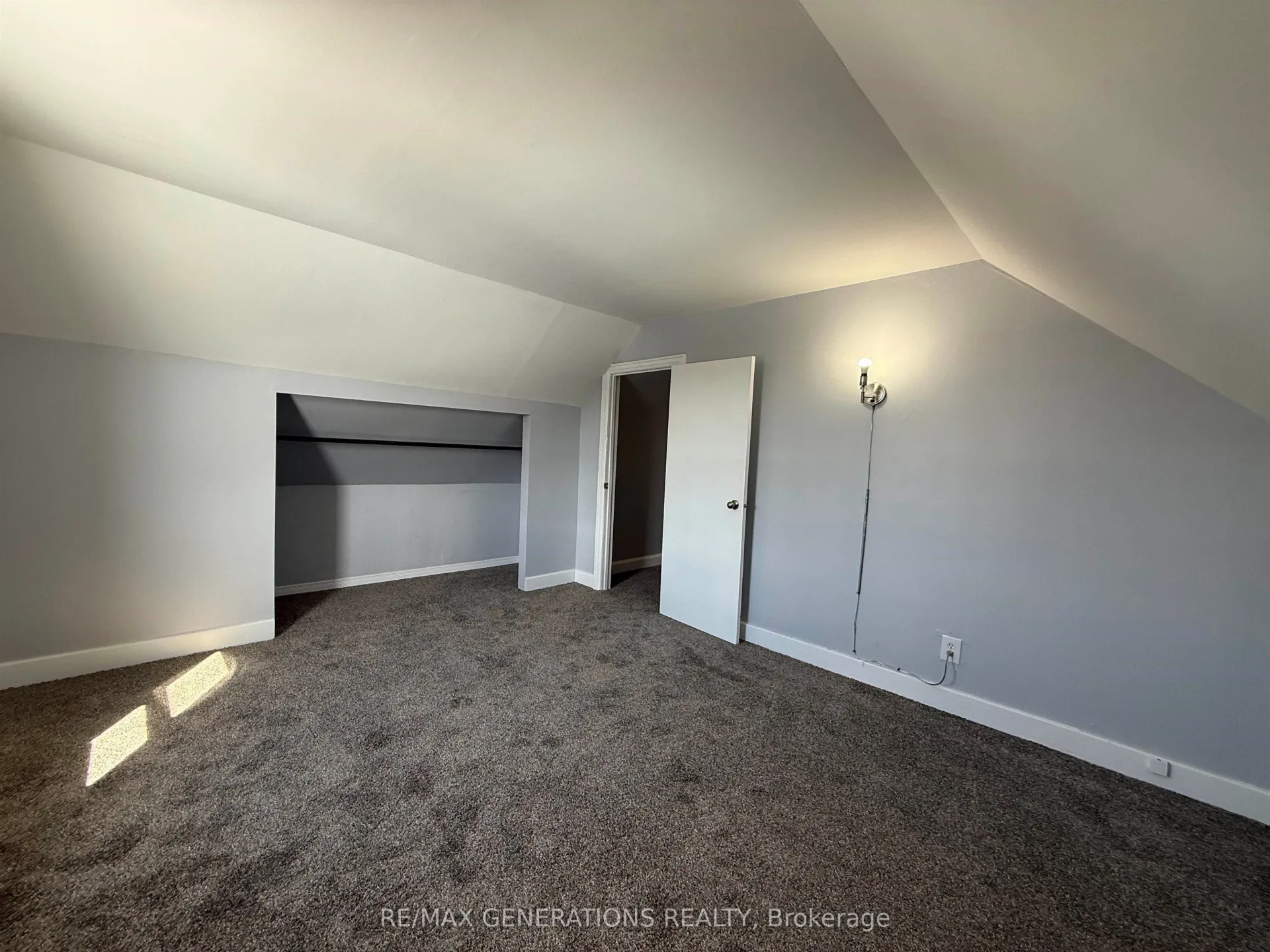 Photo 11 of 369 Cumberland Street, Thunder Bay, Court / Cumberland — HOMEH